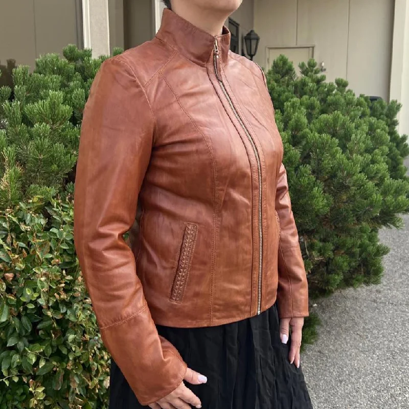 women's travel-friendly jacket -Classic Women's Lamb Leather Zip Jacket with Woven Pocket Design